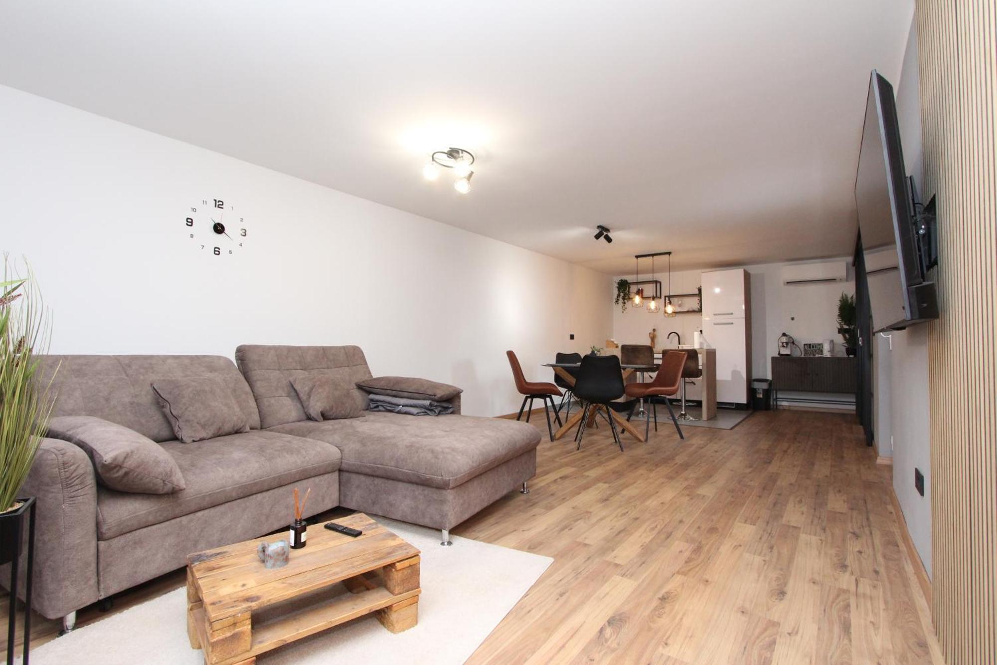 Apartment Eni *